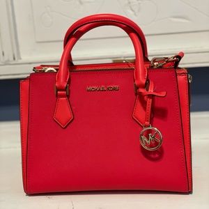 Coral reef Michael Kors MD Messenger leather bag